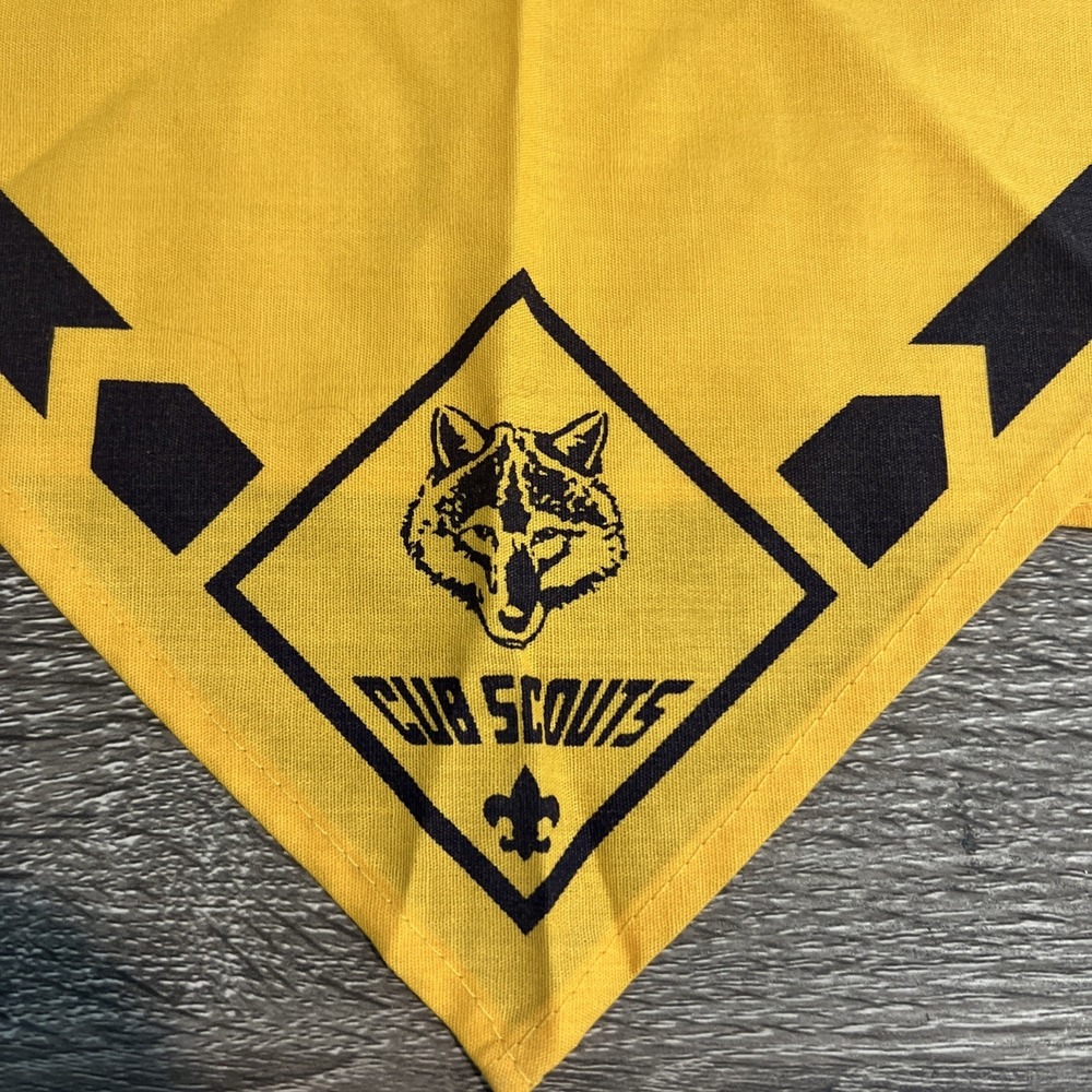 Vintage Boy Scouts Of America Cub Scouts Scarf Yellow WOLF Bandana Neckerchief